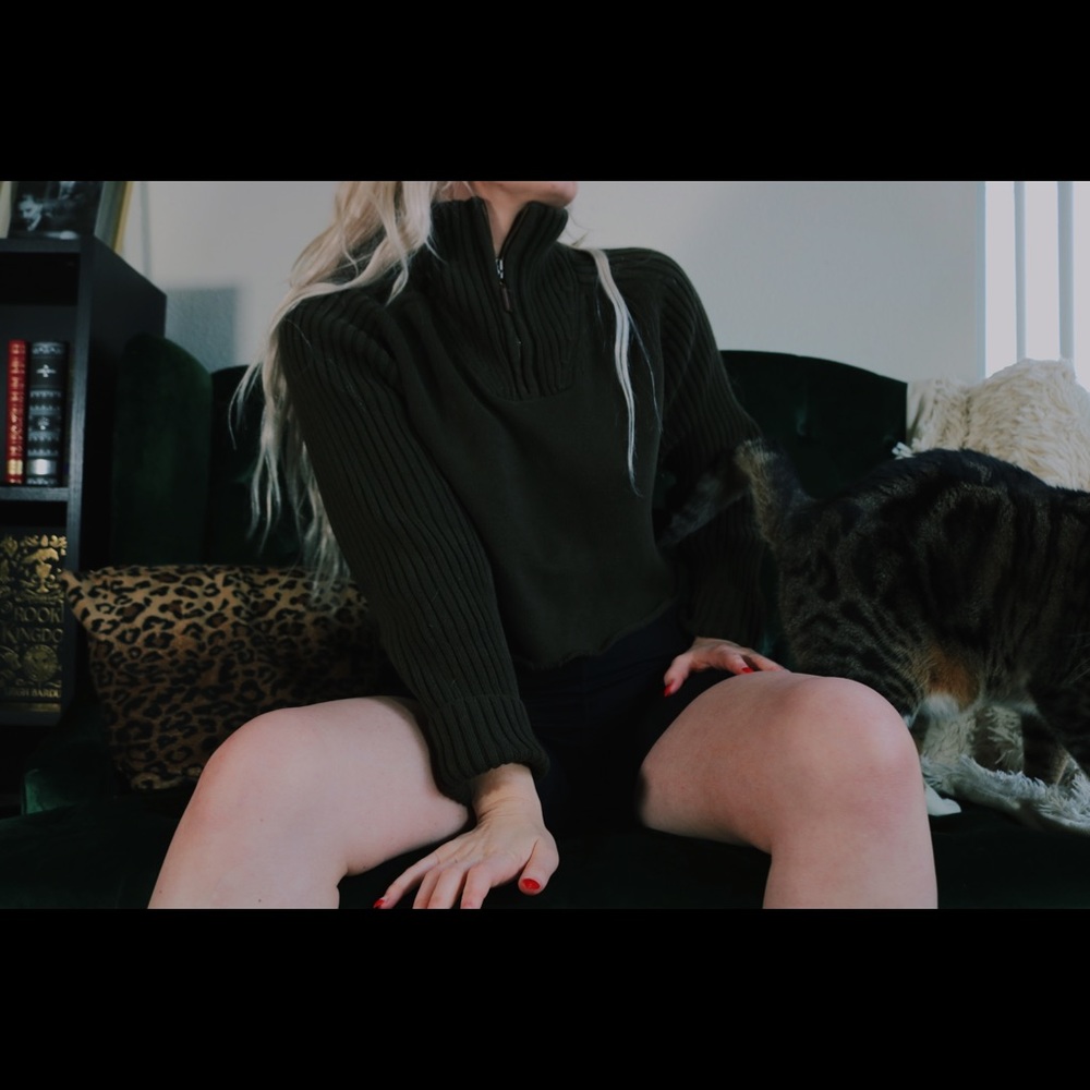 Cropped 1/2 Turtle Neck Zip